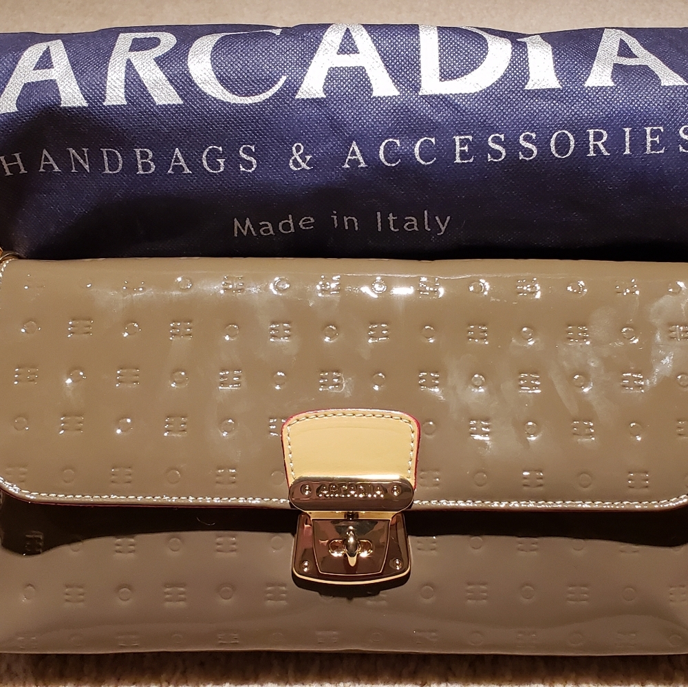 Shoulder/crossbody/clutch